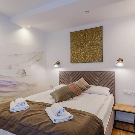 Rezydencja Ornak 5 - Stylowe Apartamenty Z Balkonami I Jacuzzi, 5 Min Pieszo Do Krupowek, Izby Podhalanskie 扎科帕内 外观 照片